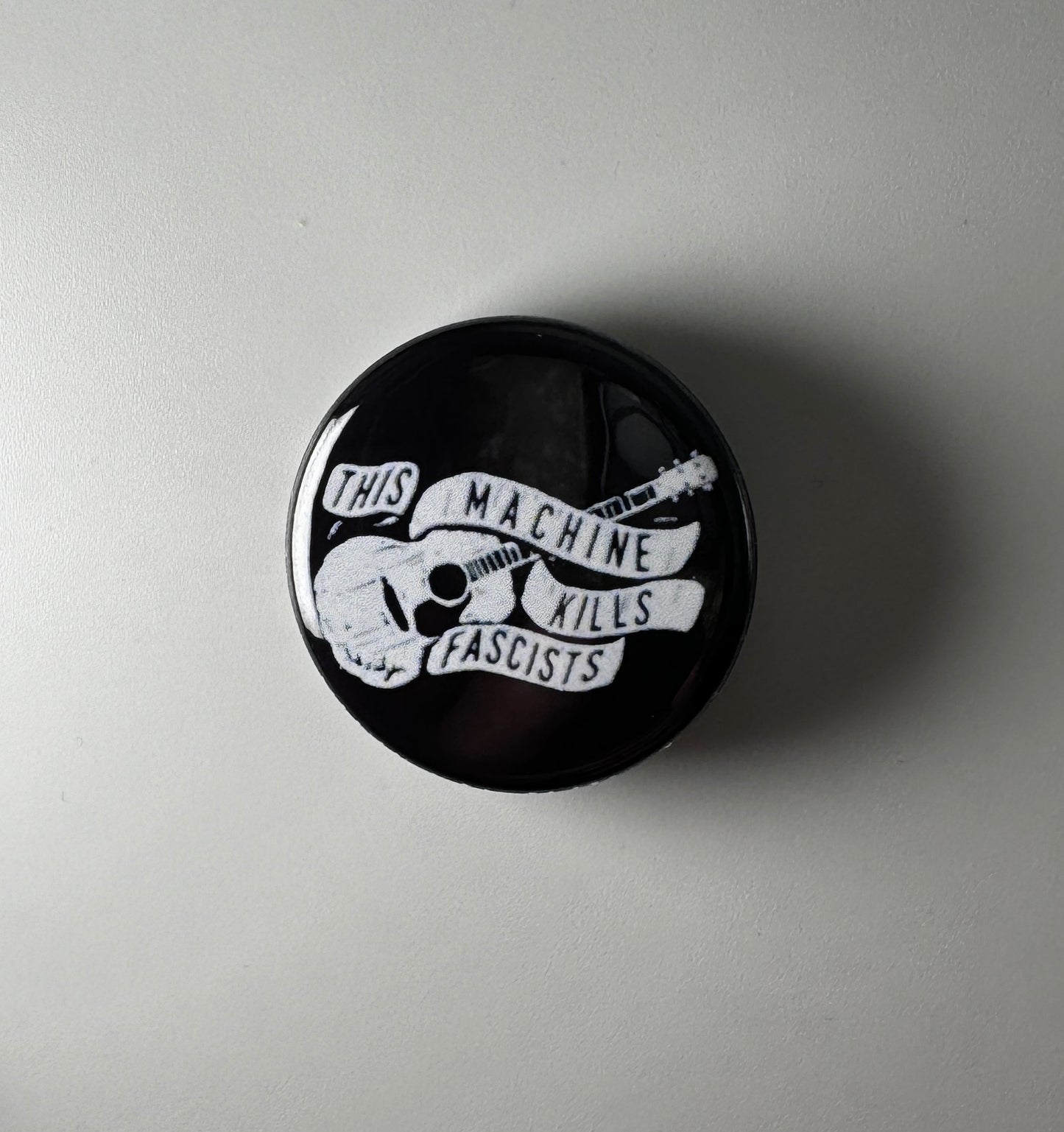 This Machine Kills Fascists Woody Guthrie 1.25" Button T005B125 Badge Pin